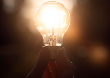 Brasileiros recebem alerta para aumento de até 10% na conta de luz a partir de 04/07