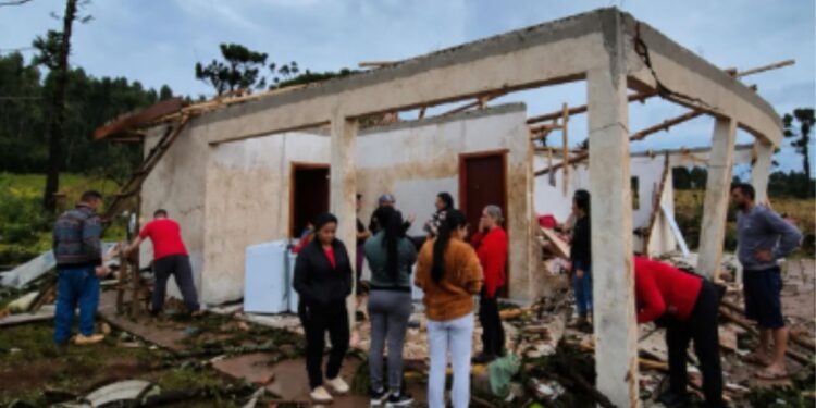 Fenômeno raro assusta brasileiros após tornado de 200 km/h ser confirmado