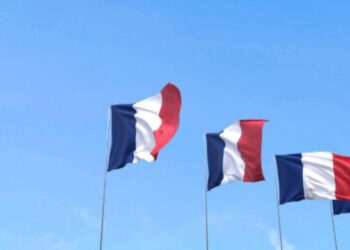 França surpreende e acaba com exigência de visto para brasileiros