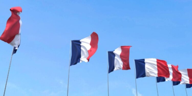 França surpreende e acaba com exigência de visto para brasileiros