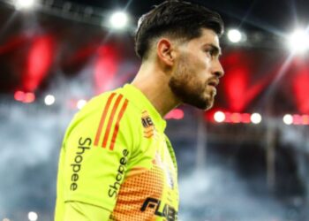 Goleiro Rossi bate o martelo sobre deixar o Flamengo