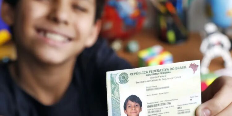 Governo faz comunicado e brasileiros terão que substituir este documento