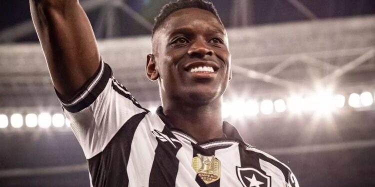 Flamengo abre negociações de pelo menos R$ 203 milhões para contratar ídolo do rival