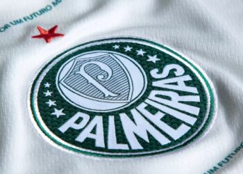 Zagueiro decidiu voltar da Europa para o Brasil e vai jogar no Palmeiras