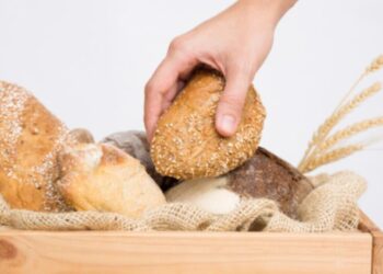 Brasileiros podem voltar a receber alimentos de graça em casa com programa aprovado