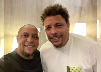 Logo após vender o Cruzeiro, Ronaldo se une a Roberto Carlos para comprar outro clube brasileiro