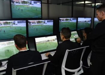 Clubes recebem comunicado e uso do VAR vai ser reduzido para a próxima temporada