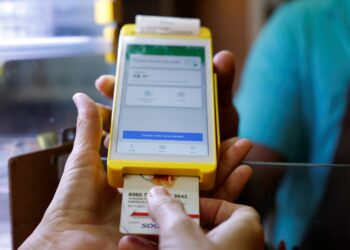Brasileiros agora terão R$ 2,7 mil no vale-alimentação após nova lei entrar em vigor