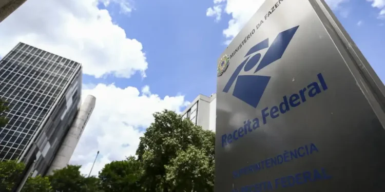 Brasileiros recebem comunicado da Receita Federal sobre mudança que começa em 31/07