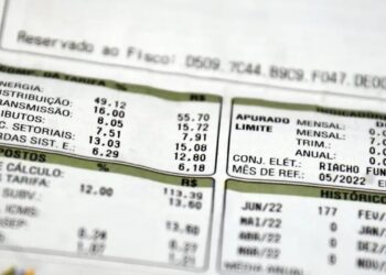 Famílias com renda de até 4 salários mínimos vão ganhar desconto na conta de luz se esse projeto for aprovado no Brasil