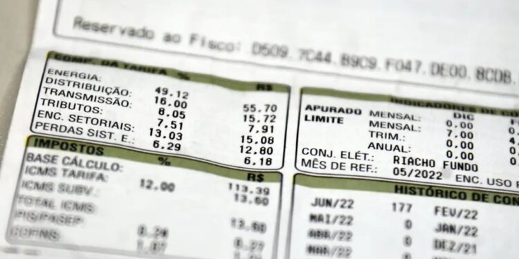 Famílias com renda de até 4 salários mínimos vão ganhar desconto na conta de luz se esse projeto for aprovado no Brasil
