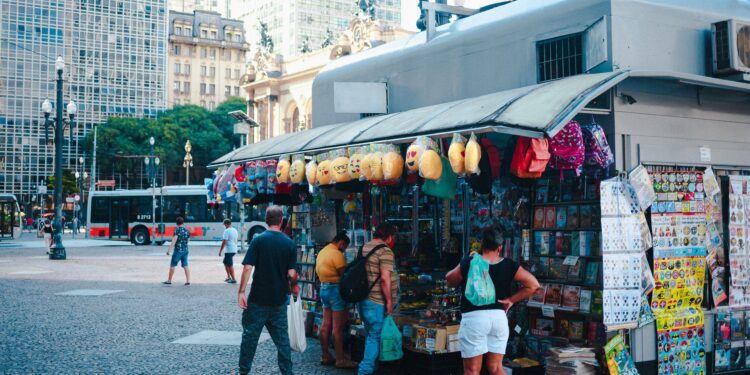 Governo dá ordem final e bancas de jornal começam a ser retiradas das ruas no Brasil