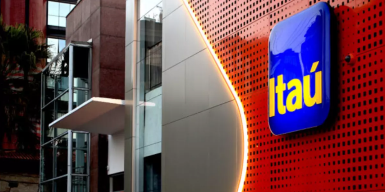 Itaú confirma fim do serviço no Brasil e clientes já têm data para a mudança