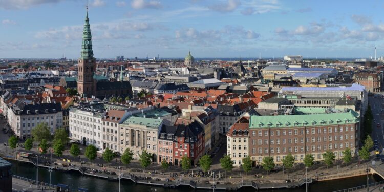 Melhor cidade do mundo para viver em 2026 encanta pela segurança e educação