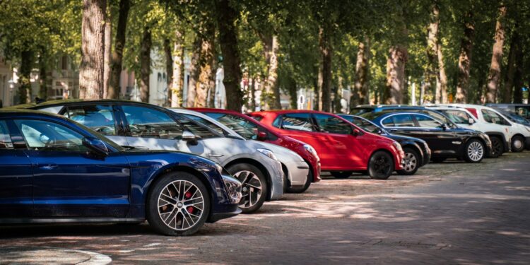 Motoristas recebem alerta sobre nova regra para estacionamento a partir do dia 17/07