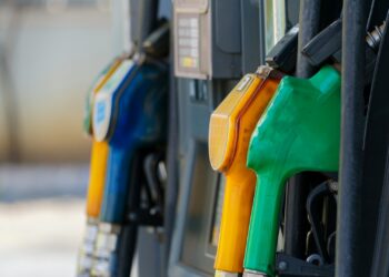 Motoristas recebem comunicado após gasolina atingir R$ 6,89 em postos brasileiros