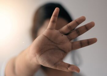 Mulheres a partir de 16 anos poderão sair com “arma” nas ruas se esse projeto for aprovado no Brasil
