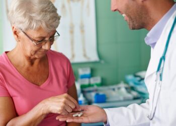 Novo remédio para Alzheimer chega ao Brasil e pode custar até R$ 12,7 mil por mês
