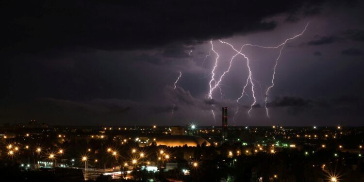 Primeira tempestade do Super El Niño chegou no Brasil e vai atingir quem mora em um desses 3 estados