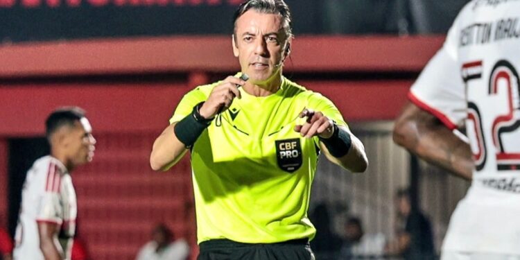 Quem é o árbitro brasileiro que virou o “vilão” da Copa do Mundo nos EUA