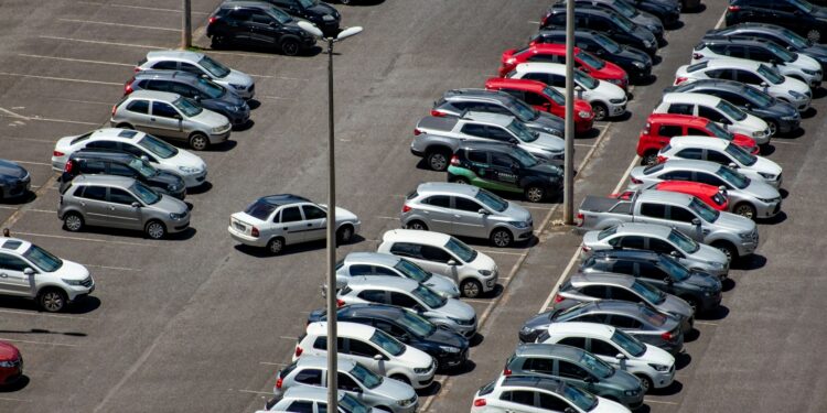 Quem faz compra em shopping não vai ter que pagar estacionamento se esse projeto for aprovado