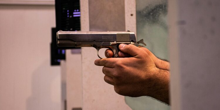 Quem tiver um desses 5 empregos pode ganhar direito a porte de armas no Brasil