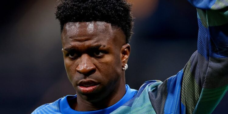 Real Madrid confirma saída de jogador e Vini Jr passa por despedida emocionante após a Copa do Mundo