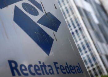 Receita Federal faz alerta e brasileiros são orientados a checar contas do banco no dia 15/07