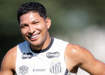 Respire fundo antes de descobrir qual o salário que Rony ganha para jogar no Santos