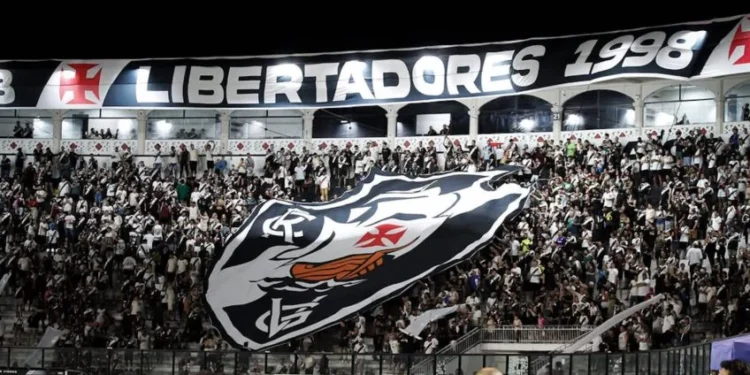 Craque que deixou o Vasco da Gama agora venceu prêmio de melhor jogador em outro país
