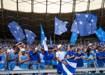 Torcida do Cruzeiro recebe notícia sobre Bayern de Munique querendo contratar atacante “queridinho” do clube