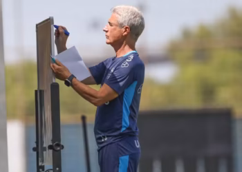 Luís Castro autoriza e Grêmio manda jogador “fazer as malas” para achar novo time