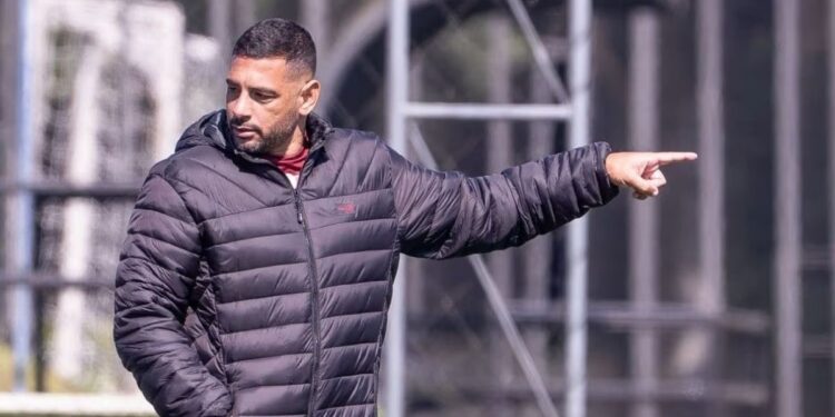 Salário de Diego Souza como técnico é revelado e valor surpreende