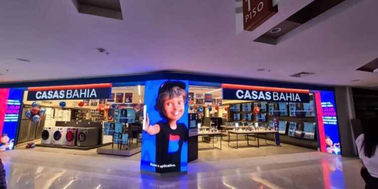 Leilão das Casas Bahia tem produto com quase 78% de desconto após anunciar fechamento de unidades