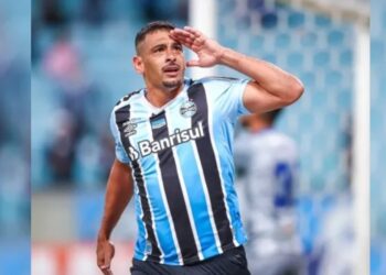 Aos 41 anos, Diego Souza volta ao futebol e tem data marcada para estrear em novo clube