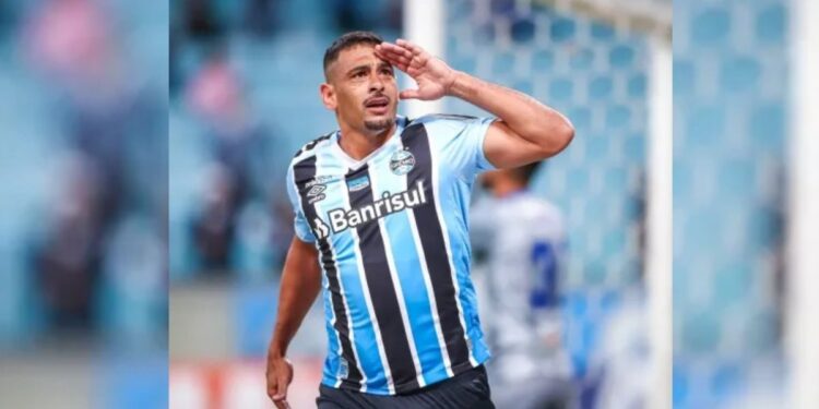 Aos 41 anos, Diego Souza volta ao futebol e tem data marcada para estrear em novo clube