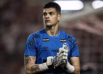 Santos confirma venda e Gabriel Brazão passa por despedida no clube