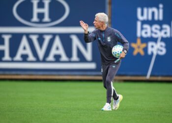 Grêmio acerta jogada nos bastidores e garante dupla que caiu nas graças de Luís Castro