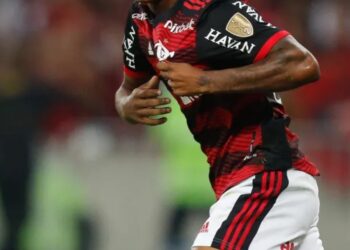 Meia campeão pelo Flamengo estava na Europa mas agora pode voltar de graça ao Brasil