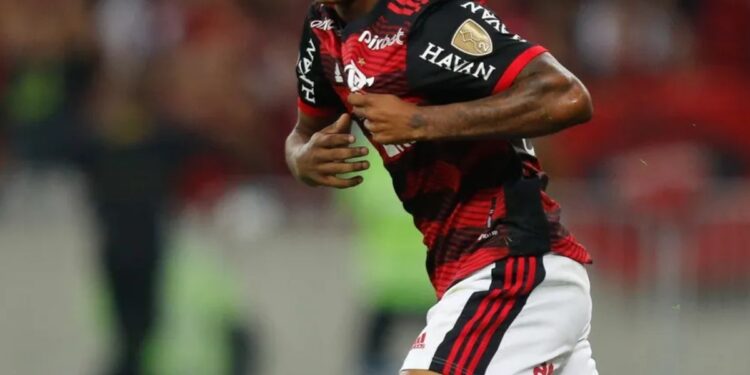 Meia campeão pelo Flamengo estava na Europa mas agora pode voltar de graça ao Brasil