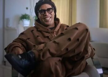 Ronaldinho Gaúcho pode comprar novo time após clube entrar em crise