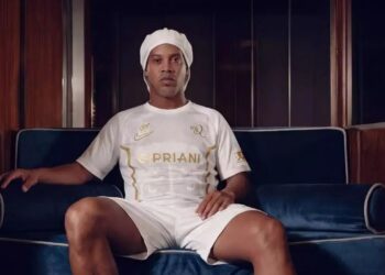 Depois do futebol, Ronaldinho dá novo passo na carreira e estreia no mundo da moda