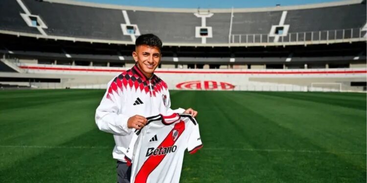 Thiago Almada revela por que recusou o Flamengo para jogar no River Plate