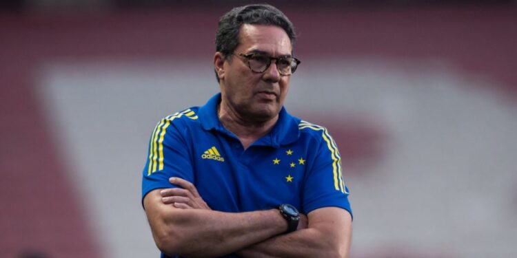 Respire fundo antes de ver qual é a fortuna que o ex-técnico Vanderlei Luxemburgo acumulou na carreira