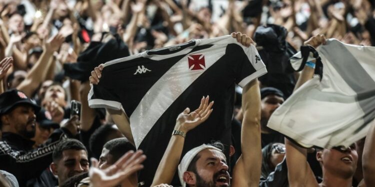 Torcida do Vasco foi pega de surpresa com notícia sobre empresária com fortuna de R$ 8,8 bilhões assumindo o time