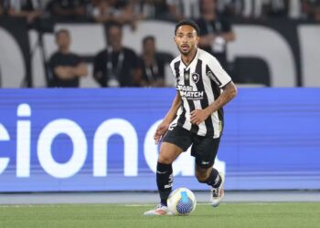Vitinho quebra o silêncio e revela verdade sobre possível saída do Botafogo