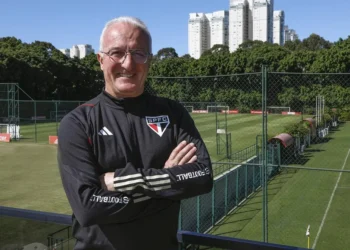Dorival Jr. deixa jogador de lado e craque pode deixar o São Paulo nos próximos dias