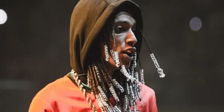 Craque do Flamengo aluga mansão de 1,2 mil m² no RJ que já foi de Oruam