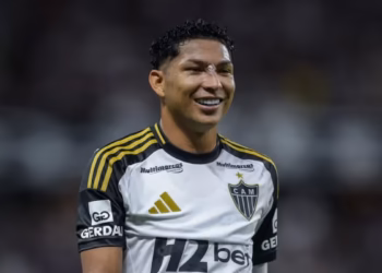 Rony entra na Justiça e cobra quase R$ 10 milhões do Atlético-MG