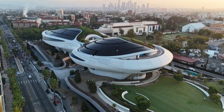 Criador de Star Wars inaugura museu em Los Angeles que reúne mais de 1.300 peças para mostrar como grandes histórias são construídas